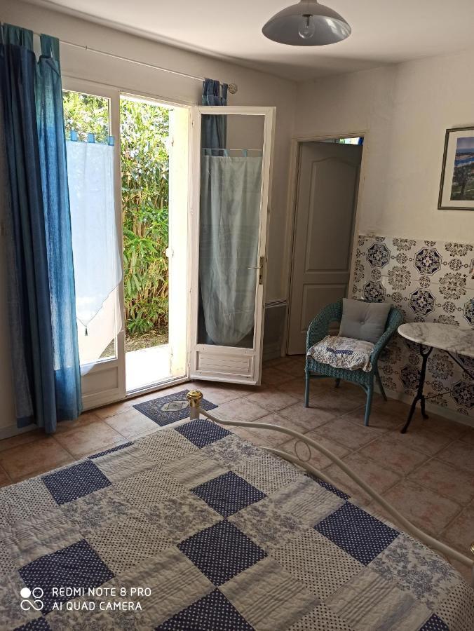 Mas Des Pins Panzió Saint-Cyprien Kültér fotó