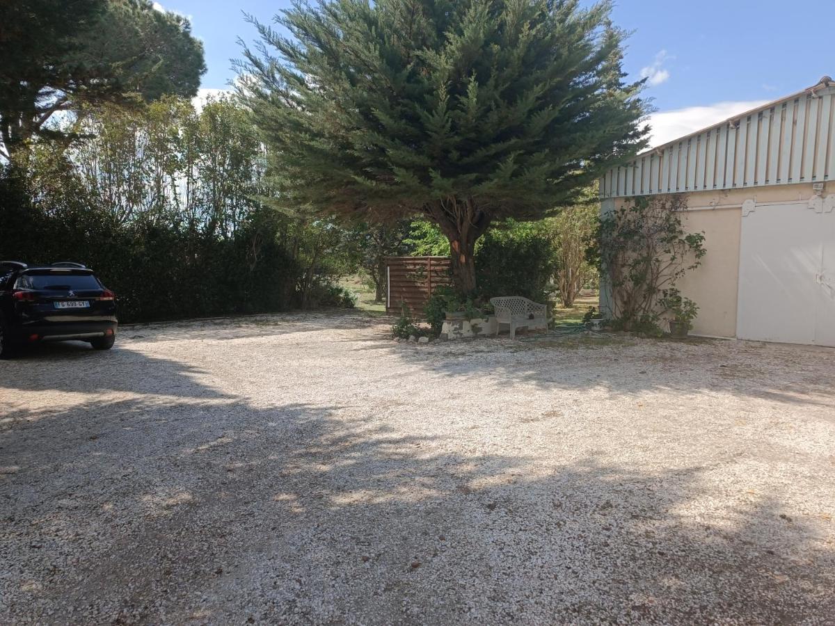 Mas Des Pins Panzió Saint-Cyprien Kültér fotó